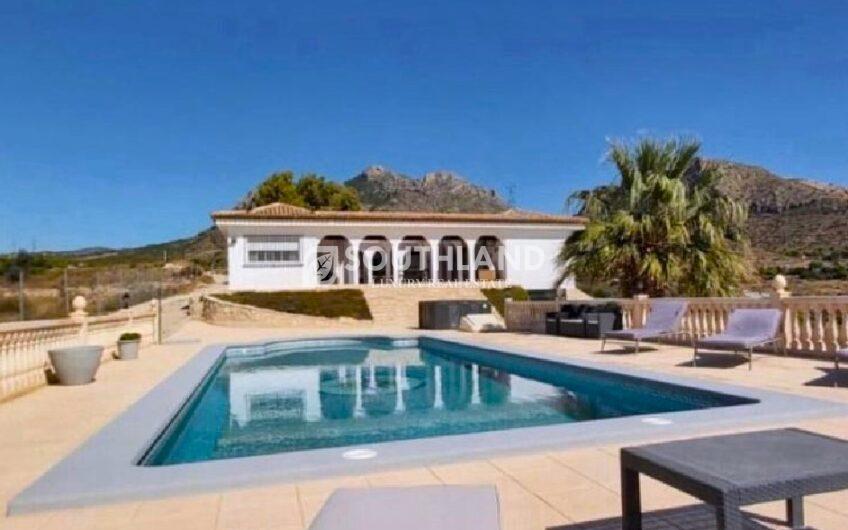 Magnifica Villa Finca en Busot El Campello Alicante Costa Blanca de 615 m2 sobre parcela de 10.800 m2 con espectaculares vistas