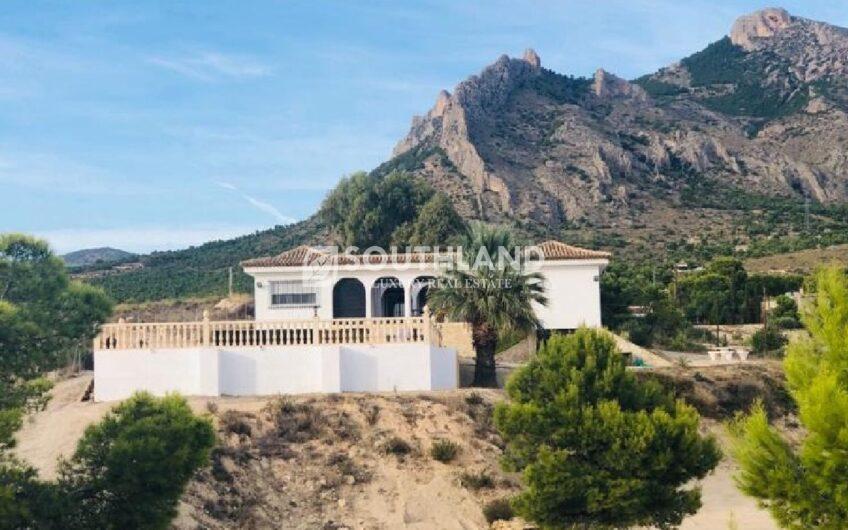 Magnifica Villa Finca en Busot El Campello Alicante Costa Blanca de 615 m2 sobre parcela de 10.800 m2 con espectaculares vistas