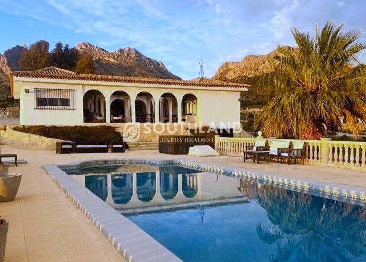 Magnifica Villa Finca en Busot El Campello Alicante Costa Blanca de 615 m2 sobre parcela de 10.800 m2 con espectaculares vistas